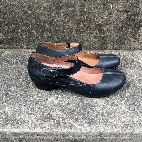 Taos Black Flats - Picture 3 of 8